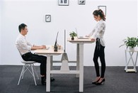 Arka arkaya elektrikli oturma masası